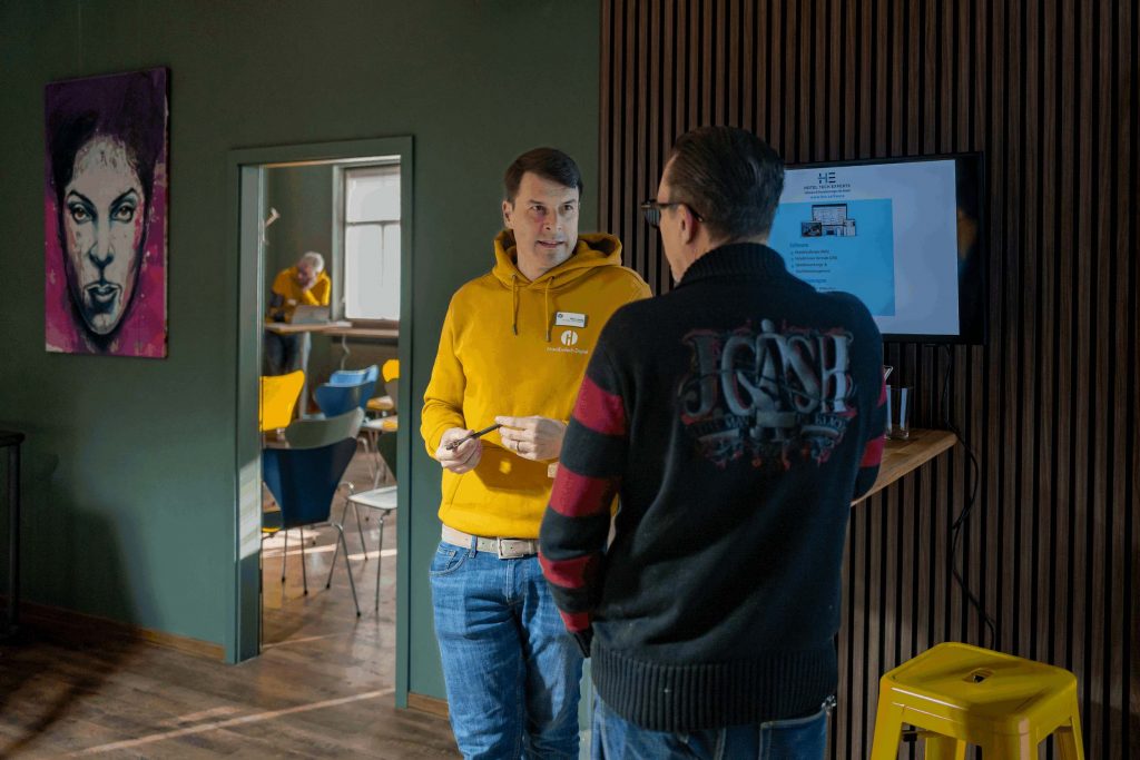 HotelEinfach.Digital: Digitale Guest Journey, Wein und Kunst zum Anfassen
Kompakt · Praxisnah · Regional & persönlich. Foto DER-Event-Fotograf.com