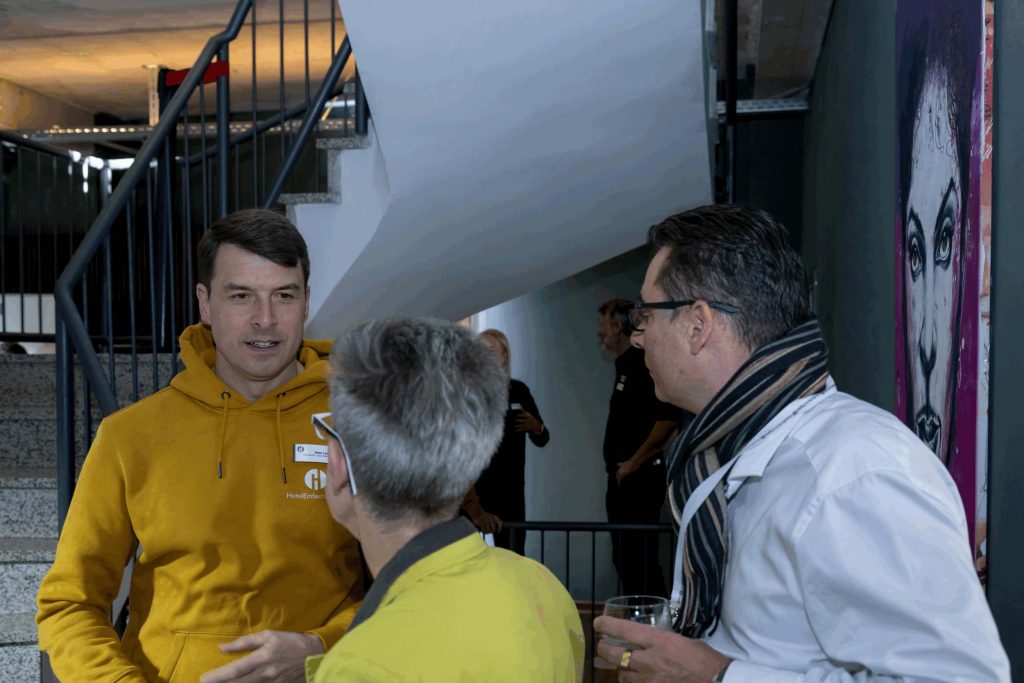 HotelEinfach.Digital: Digitale Guest Journey, Wein und Kunst zum Anfassen
Kompakt · Praxisnah · Regional & persönlich. Foto DER-Event-Fotograf.com