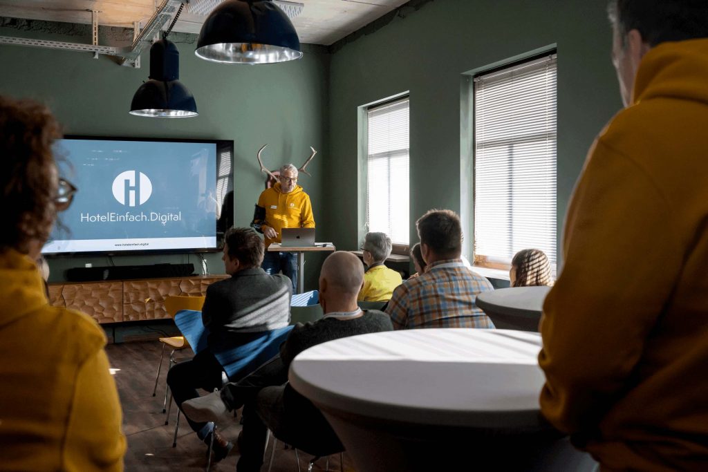 HotelEinfach.Digital: Digitale Guest Journey, Wein und Kunst zum Anfassen
Kompakt · Praxisnah · Regional & persönlich. Foto DER-Event-Fotograf.com