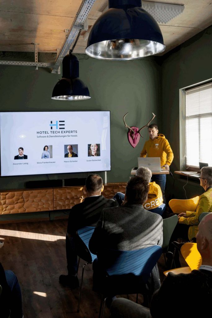 HotelEinfach.Digital: Digitale Guest Journey, Wein und Kunst zum Anfassen
Kompakt · Praxisnah · Regional & persönlich. Foto DER-Event-Fotograf.com